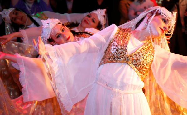 Единение узбекского и южноамериканского народов в танце