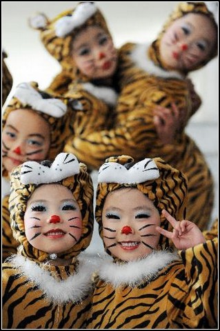 Тигриные танцы в честь Лунного нового года в Китае