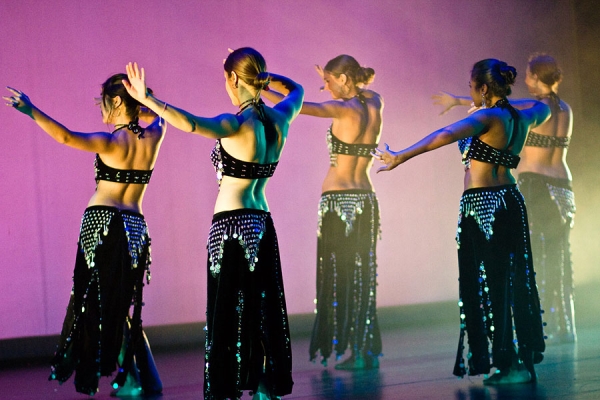 Онлайн-обучение танцу животика: движения бедрами