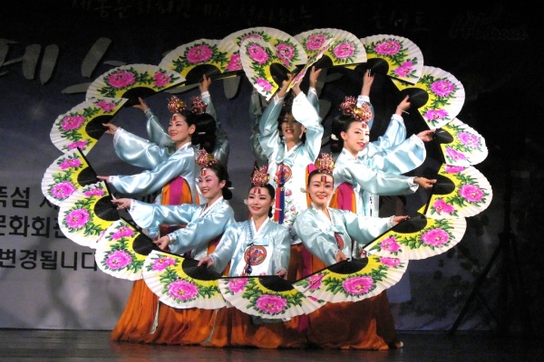 Возрождение народного танца в проекте Yeajeon Dance Company