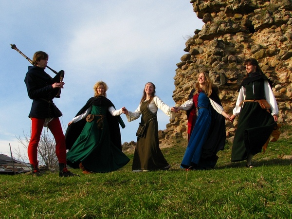 Экскурс в историю: танцы Средневековья