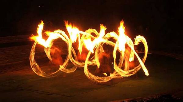 Самоанский танец пламенных ножей - супер файер-шоу